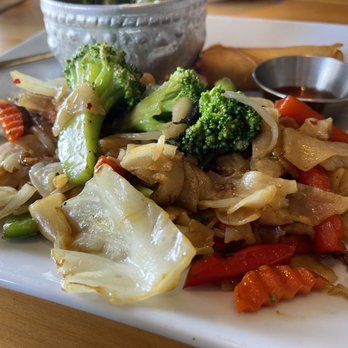 KIIN Thai Eatery - Pad Kee Mao Lunch Special - Thai Near Me - Burbank, California