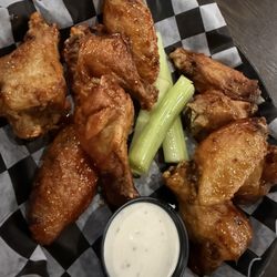 Taphouse Twenty - Full pound of wings, spicy honey and sweet chili