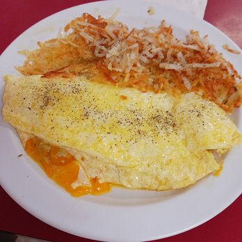 Longwood Country Kitchen - Sausage and cheddar omelet with a side of hash browns - Breakfast & Brunch Near Me - Longwood, Florida Longwood Country Kitchen - Sausage and cheddar omelet with a side of hash browns - Breakfast & Brunch Near Me - Longwood, Florida