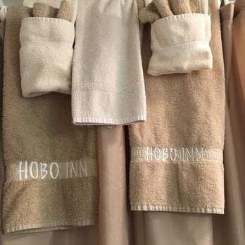 Hobo Inn - Cute towels Caboose 4 - Hotels Near Me - Elbe, Washington