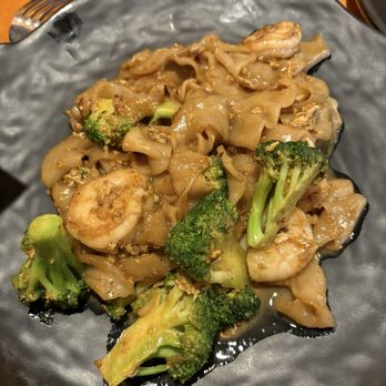 Thai Twist Noodle House - Pad See Ew with shrimp - Thai Near Me - Raleigh, North Carolina