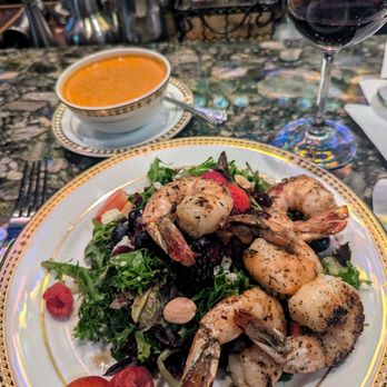 Peacock Room Lounge - Berry salad with shrimp and tomato bisque - Jazz & Blues Near Me - Spokane, Washington