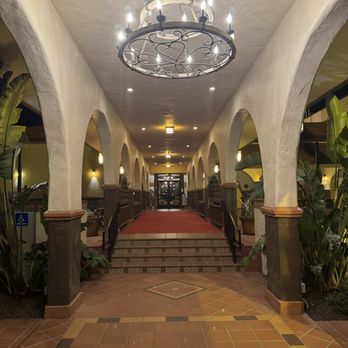 Hotel Mission De Oro - Grand entrance - Hotels Near Me - Santa Nella, California Hotel Mission De Oro - Grand entrance - Hotels Near Me - Santa Nella, California