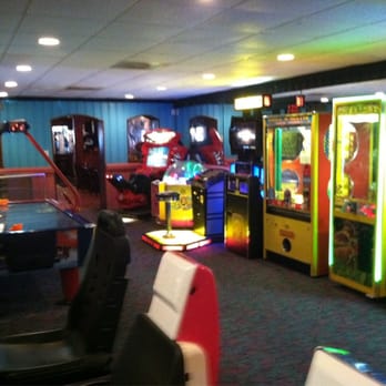 Azalea Inn - Game room - Pizza Near Me - Norfolk, Virginia