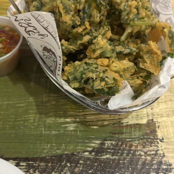 Block 9 Thai Street Eats - Spinach salad - Thai Near Me - Las Vegas, Nevada