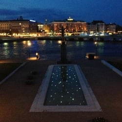 Koloni Strömparterren - Strömparterren by night