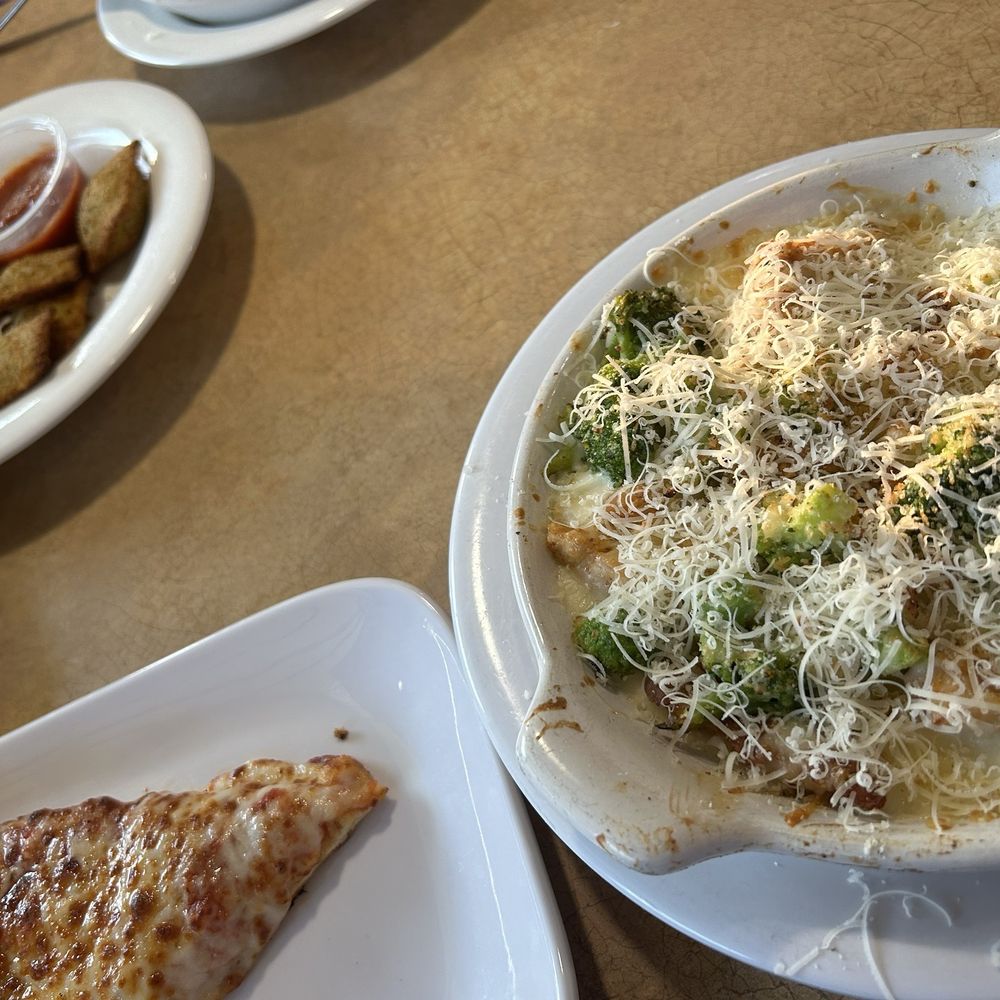 Fazoli's - Pretty mid tier. Nothing too good goin on. Pizza kinda sucks. Chicken was salty af - Italian Near Me - Festus, Missouri Fazoli's - Pretty mid tier. Nothing too good goin on. Pizza kinda sucks. Chicken was salty af - Italian Near Me - Festus, Missouri