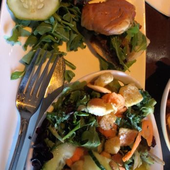 Yard House - Two Classic Sliders* & Mixed Field Greens salad (Lunch Menu) - New American Near Me - Honolulu, Hawaii