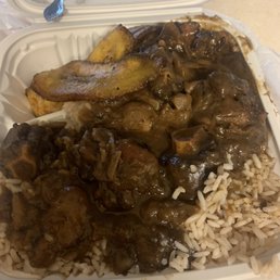Large Oxtails with rice and peas and plantains very flavorful! Will be back! Large Oxtails with rice and peas and plantains very flavorful! Will be back!