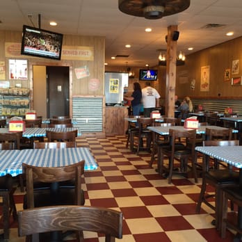 Dickey's Barbecue Pit - Dining room - Barbeque Near Me - Kenosha, Wisconsin