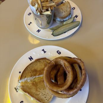 Beginner's Diner - Patty melt & fries, grilled cheese & onion rings - Diners Near Me - San Diego, California