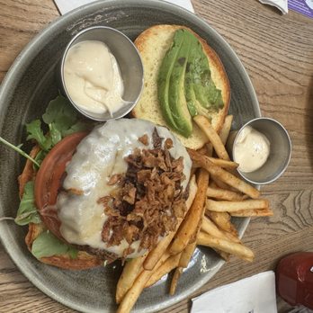Mauka Market - Burger - Sports Bars Near Me - Honolulu, Hawaii