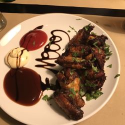 Mooo Hamburgueria - Wings, crisp and juicy, sauces are just BBQ mayo and ketchup.