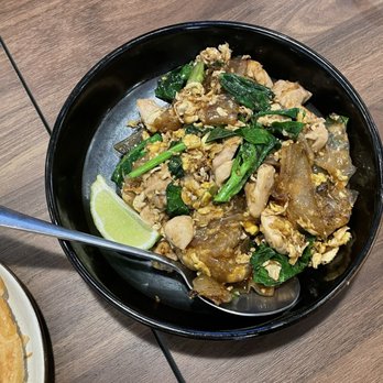 Zab Bite - Pad see ew ($21.00) - Thai Near Me - Vancouver, British Columbia Zab Bite - Pad see ew ($21.00) - Thai Near Me - Vancouver, British Columbia