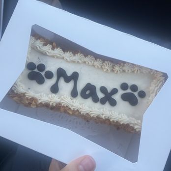 Three Dog Bakery Encino - Small bone cake - Pet Stores Near Me - Los Angeles, California Three Dog Bakery Encino - Small bone cake - Pet Stores Near Me - Los Angeles, California