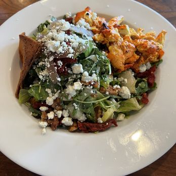 Sotta - Arugula and Caramelized Onion Salad with Chicken - Mediterranean Near Me - Burbank, California