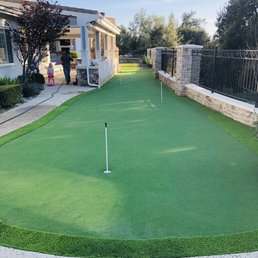 Backyard putting green