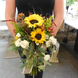 Deo Gloria Flowers & Gifts - Wedding flowers