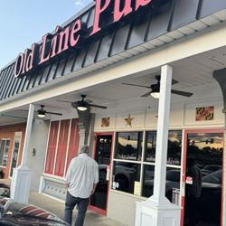 Old Line Restaurant & Pub - Pub grub dinner time