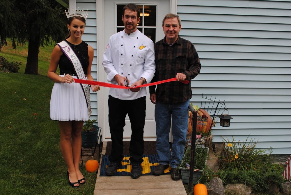 EH Chocolates & More Logo