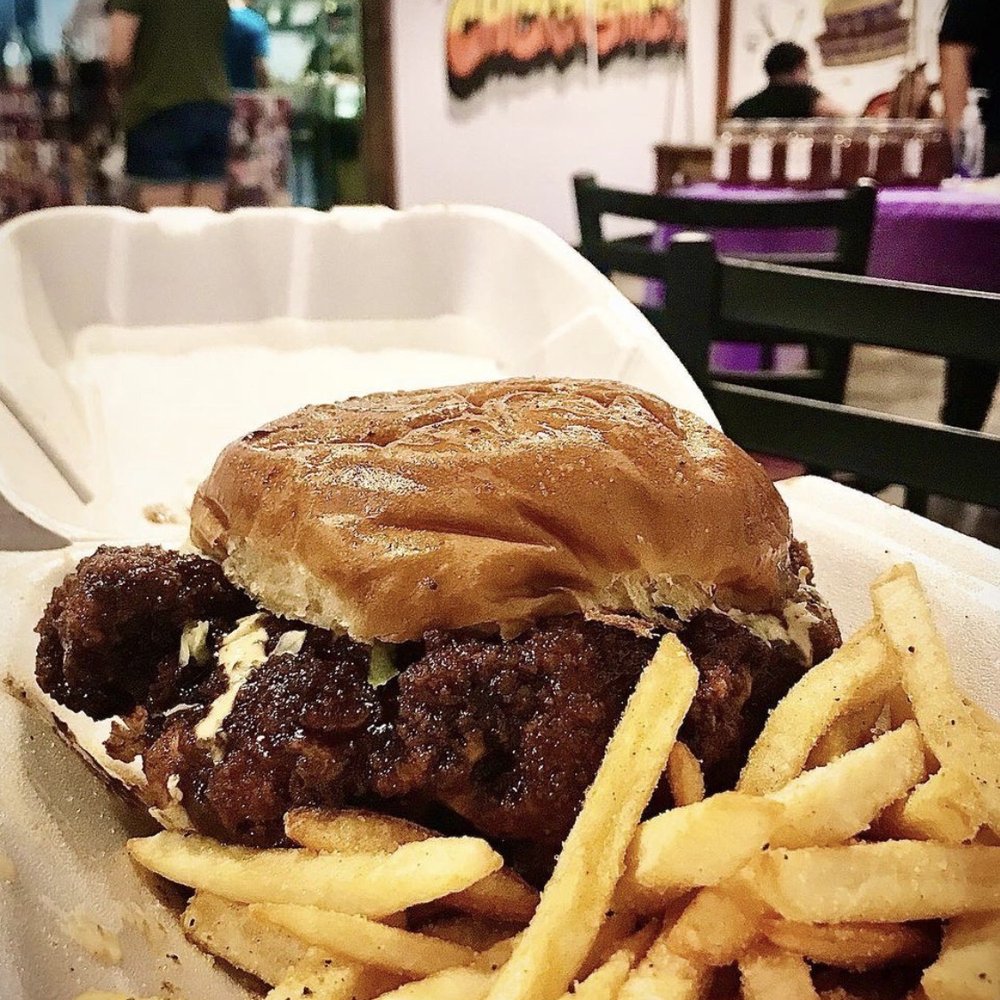 Nashville Hot Chicken Sándwich Nashville Hot Chicken Sándwich