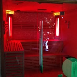 Cazha Beauty & Health Center - Ruime sauna met gloeiendhete infrarood in de hoeken