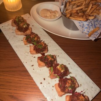Earls Kitchen + Bar - Sushi - Cocktail Bars Near Me - Honolulu, Hawaii Earls Kitchen + Bar - Sushi - Cocktail Bars Near Me - Honolulu, Hawaii