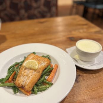 Fratelli's Italian Restaurant - Salmon and green beans with a side of alfredo sauce. - Italian Near Me - Barboursville, West Virginia Fratelli's Italian Restaurant - Salmon and green beans with a side of alfredo sauce. - Italian Near Me - Barboursville, West Virginia