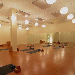 Modo Yoga - Hot Yoga Studio Space
