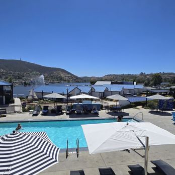 Lakehouse Resort - Hotels Near Me - San Marcos, California