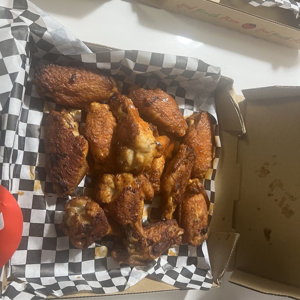 Salinas Pizza & Pints - 12 Piece Wings - Pizza Near Me - Salinas, California Salinas Pizza & Pints - 12 Piece Wings - Pizza Near Me - Salinas, California