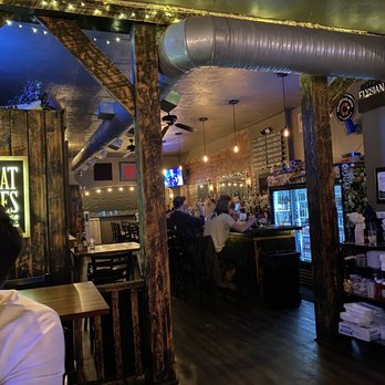 Bridgetown Taphouse - Inside, bar area is at the front - Sports Bars Near Me - Ambridge, Pennsylvania