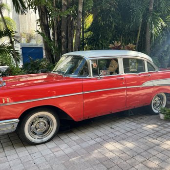 Moreno's Cuba - 7/10/23 - 1950s Chevy Bel Air - Cocktail Bars Near Me - Miami Beach, Florida