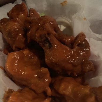Ale House - Our Award Winnings Buffalo Style Chicken Wings - Pubs Near Me - Troy, New York