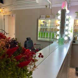 Reena Beauty Salon - Threading