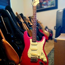Mike Gee Kustoms - Love Mr Grindstaf's guitar builds, I hope to see more for sale.