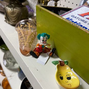Antique City Mall - Is that dish thinking what I'm thinking? - Thrift Stores Near Me - Micanopy, Florida Antique City Mall - Is that dish thinking what I'm thinking? - Thrift Stores Near Me - Micanopy, Florida