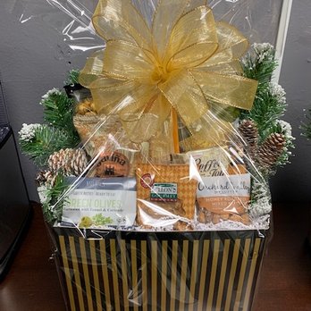 Creative Gift Basket Services - small basket for a client during xmas ! - Gift Shops Near Me - Rancho Cucamonga, California Creative Gift Basket Services - small basket for a client during xmas ! - Gift Shops Near Me - Rancho Cucamonga, California