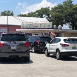 Exterior outside entrance of El's Drive-In - Park your car and wait for service - Morehead City, North Carolina Exterior outside entrance of El's Drive-In - Park your car and wait for service - Morehead City, North Carolina