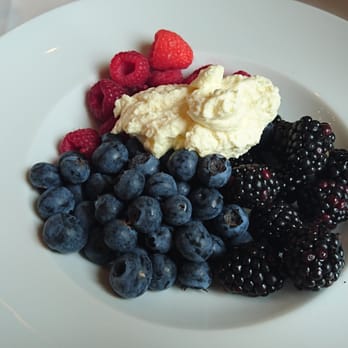 The Montagu - Berries and clotted cream - British Near Me - London, XGL The Montagu - Berries and clotted cream - British Near Me - London, XGL
