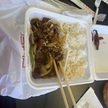 Lucky Wok - Mongolian 15. Beef W/ Garlic Sauce - Chinese Near Me - Albuquerque, New Mexico