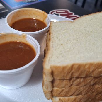 Dreamland BBQ - House bread with dipping sauce - Barbeque Near Me - Mobile, Alabama Dreamland BBQ - House bread with dipping sauce - Barbeque Near Me - Mobile, Alabama