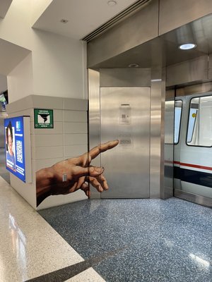 Cincinnati/Northern Kentucky International Airport by null