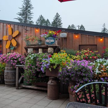 Moose Knuckle BBQ Burgers & Brews - Full bloom on the patio - Barbeque Near Me - Coolin, Idaho