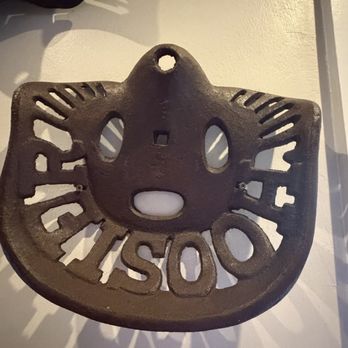 Mama's Cafe - Tractor seat wall decor - American Near Me - San Antonio, Texas Mama's Cafe - Tractor seat wall decor - American Near Me - San Antonio, Texas