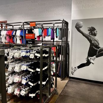 Viejas Outlets - Inside Nike Apr 2, 2025 - Men's Clothing Near Me - Alpine, California Viejas Outlets - Inside Nike Apr 2, 2025 - Men's Clothing Near Me - Alpine, California