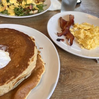 Broken Yolk Cafe - Breakfast & Brunch Near Me - Santee, California Broken Yolk Cafe - Breakfast & Brunch Near Me - Santee, California