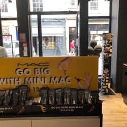MAC - Inside store
