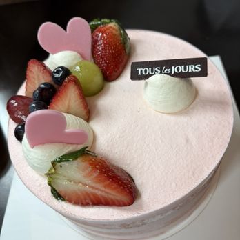 Tous Les Jours - Strawberry cake - Bakeries Near Me - Minneapolis, Minnesota Tous Les Jours - Strawberry cake - Bakeries Near Me - Minneapolis, Minnesota