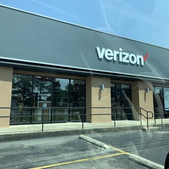 Verizon - Store front - Mobile Phones Near Me - Oak Grove, Kentucky Verizon - Store front - Mobile Phones Near Me - Oak Grove, Kentucky
